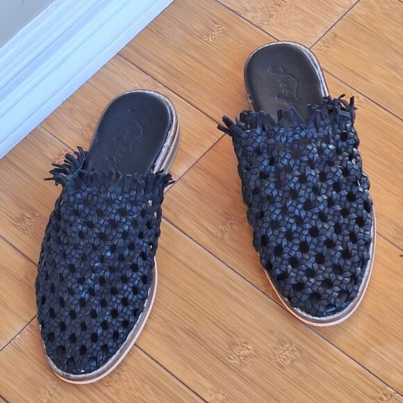 Free People sz 8 Black Leather Mirage Mule Flats Braided Sandal EU 38 Boho Comfy - Picture 6 of 16